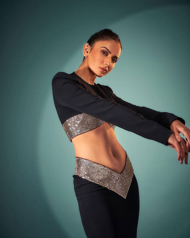 Staggering Poses of Rakul Preet In Black Outfit